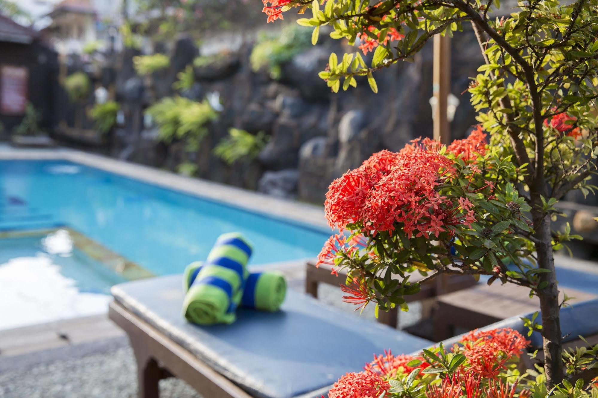 Hotel Surya Tropical Kuta Kuta Lombok Zewnętrze zdjęcie